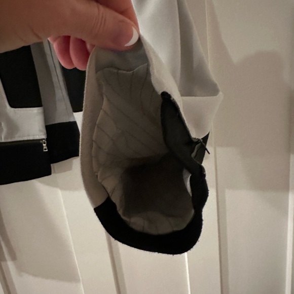 BCBG MAXAZRIA GREY/BLACK SIZE M Short Jacket Fully lined - Picture 9 of 9